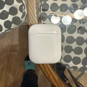 AirPod Generation 2 Charging Case